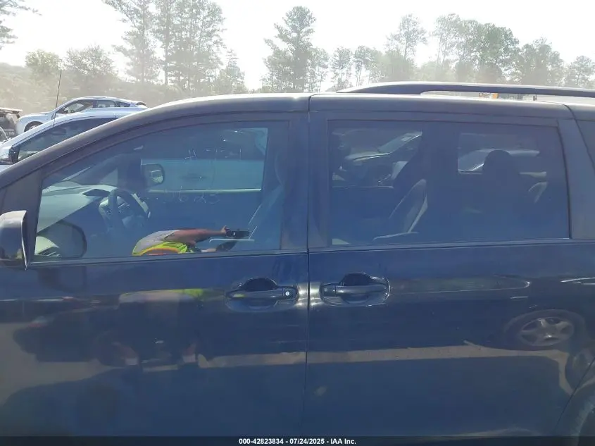 2014 TOYOTA SIENNA LE V6 8 PASSENGER