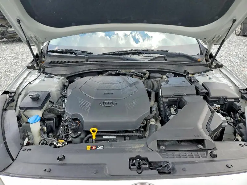 2017 KIA CADENZA PREMIUM  
