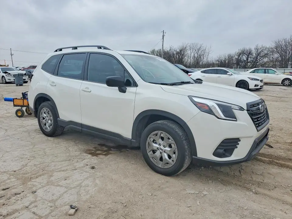 2024 SUBARU FORESTER   