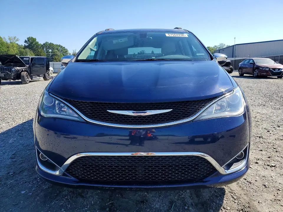 2017 CHRYSLER PACIFICA LIMITED  
