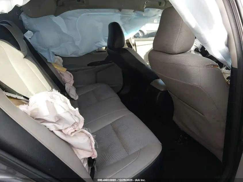 2016 TOYOTA CAMRY SE