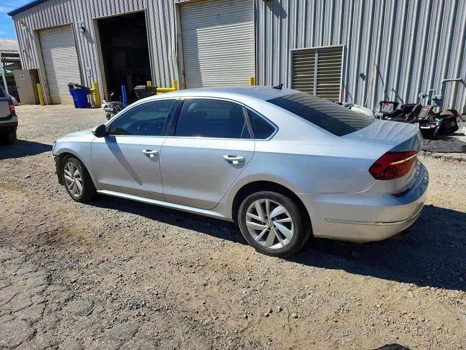2018 VOLKSWAGEN PASSAT SE  
