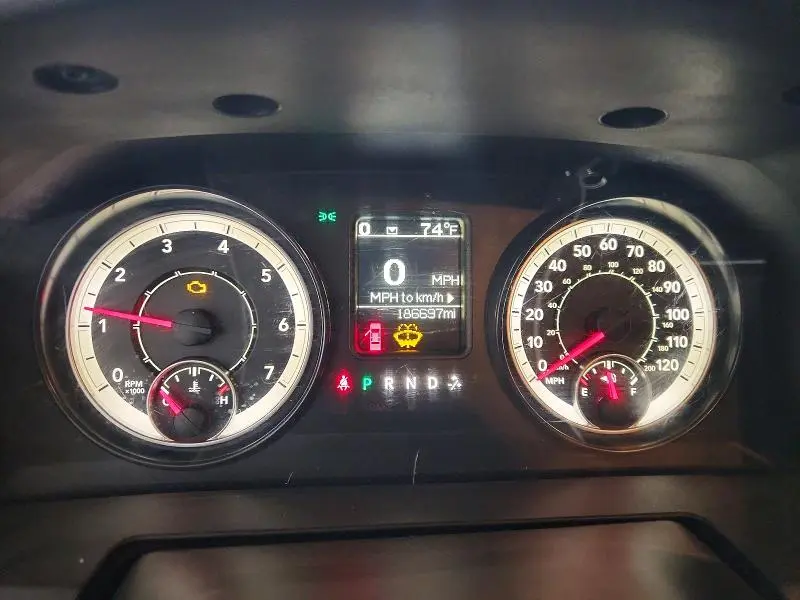 2016 RAM 1500 SLT  