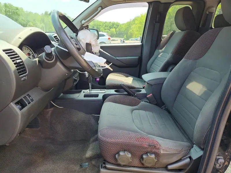 2011 NISSAN FRONTIER SV V6  