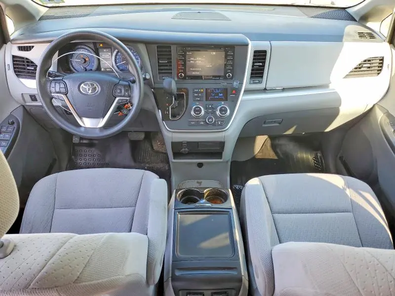 2020 TOYOTA SIENNA LE  