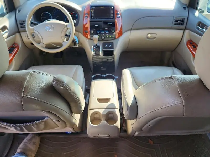 2010 TOYOTA SIENNA XLE  