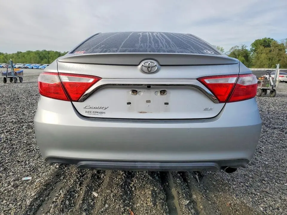 2016 TOYOTA CAMRY SE  