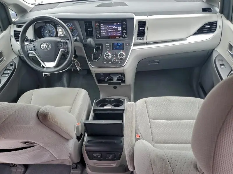 2019 TOYOTA SIENNA LE  