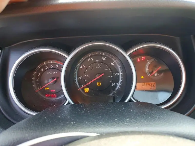 2010 NISSAN VERSA 1.8 S  