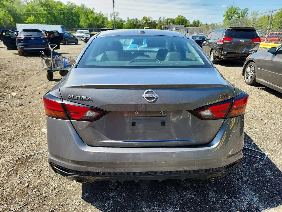 2024 NISSAN ALTIMA SR  