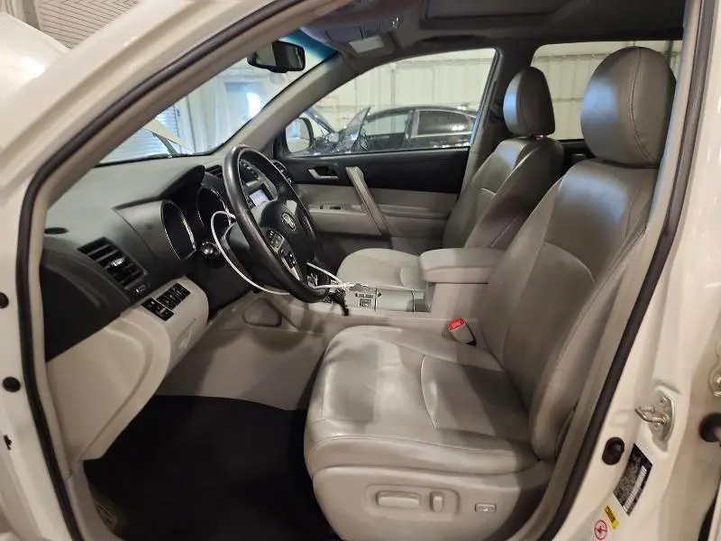 2012 TOYOTA HIGHLANDER SE  