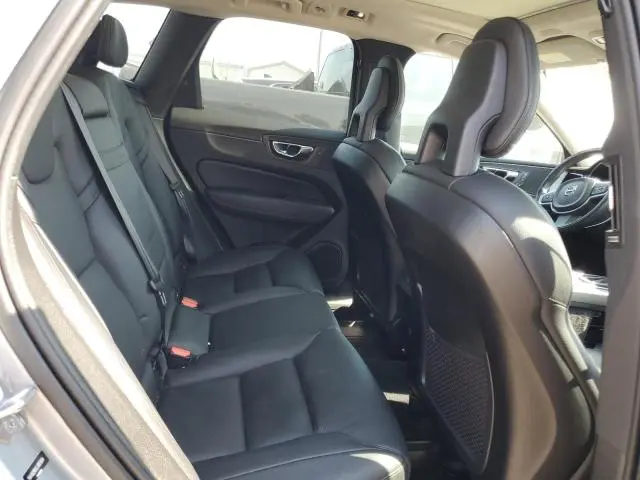 2018 VOLVO XC60 T5 MOMENTUM  