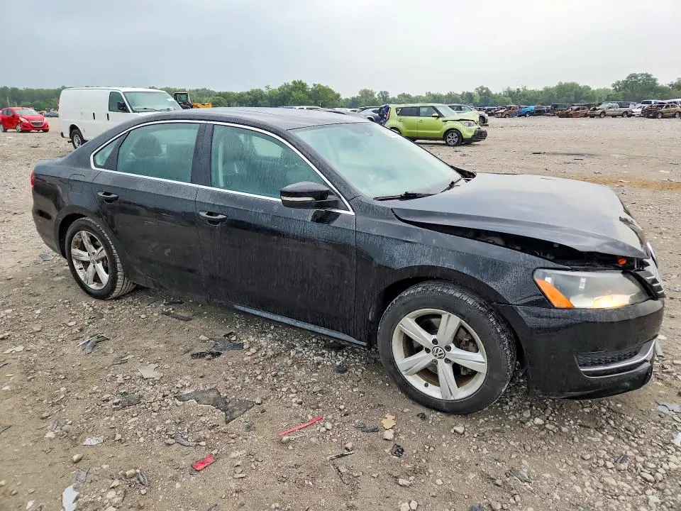 2013 VOLKSWAGEN PASSAT SE  