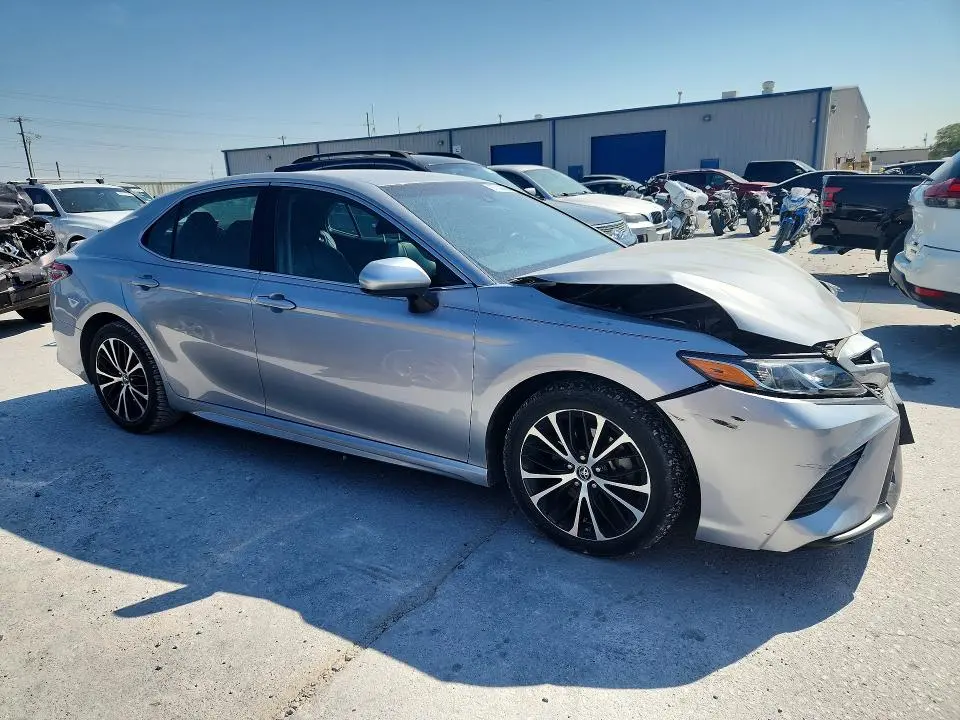 2018 TOYOTA CAMRY SE  