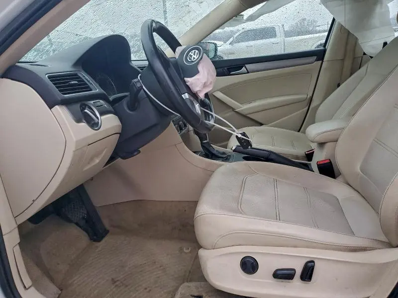 2015 VOLKSWAGEN PASSAT S  