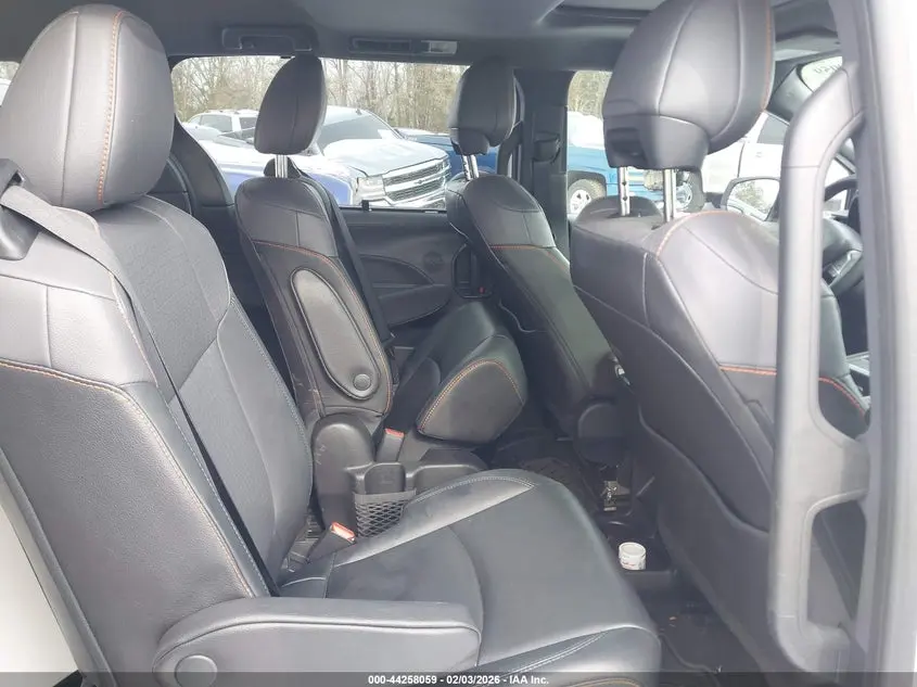 2022 TOYOTA SIENNA XSE