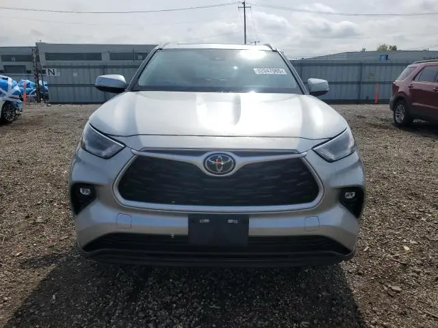 2025 TOYOTA HIGHLANDER HYBRID XLE  