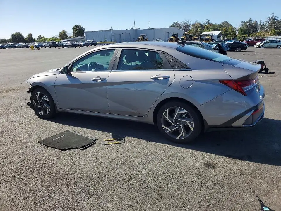 2024 HYUNDAI ELANTRA SEL  