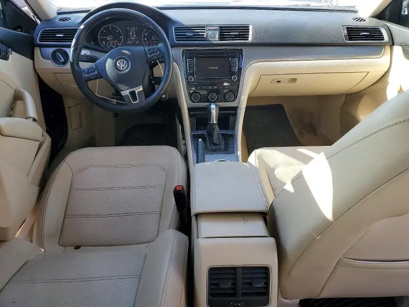 2015 VOLKSWAGEN PASSAT SE  
