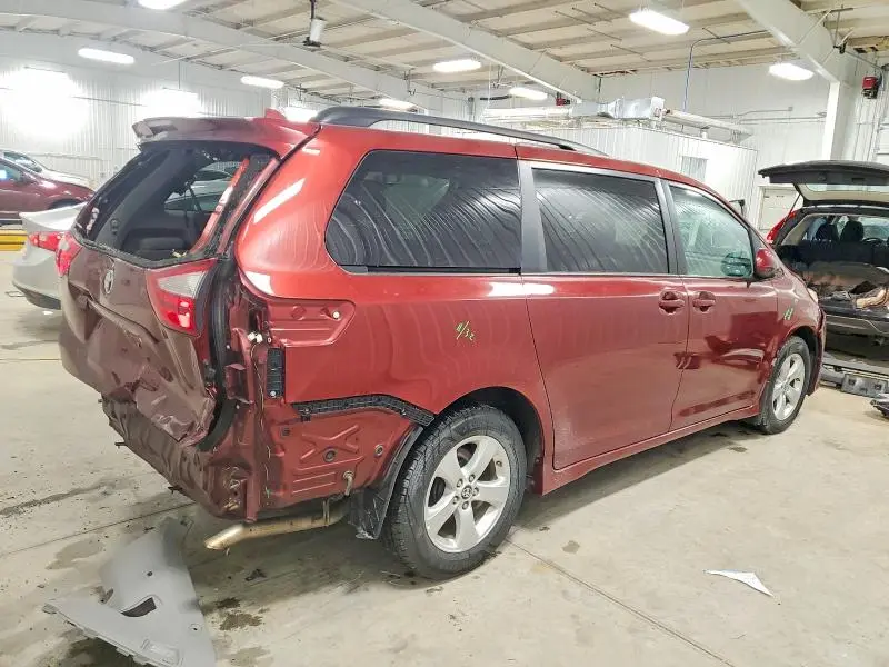 2019 TOYOTA SIENNA LE  