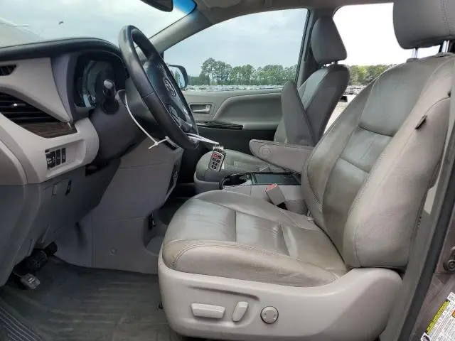 2016 TOYOTA SIENNA XLE PREMIUM 8-PASSENGER  