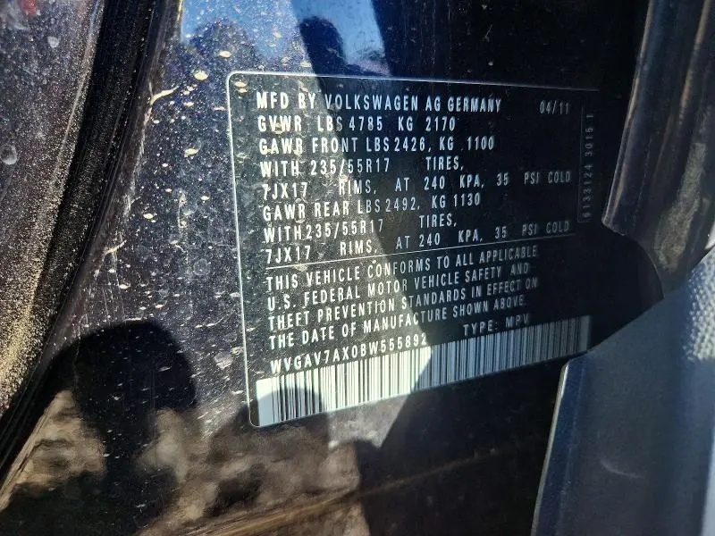 2011 VOLKSWAGEN TIGUAN S  