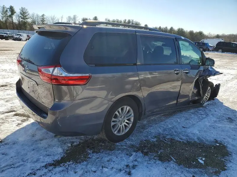 2017 TOYOTA SIENNA   