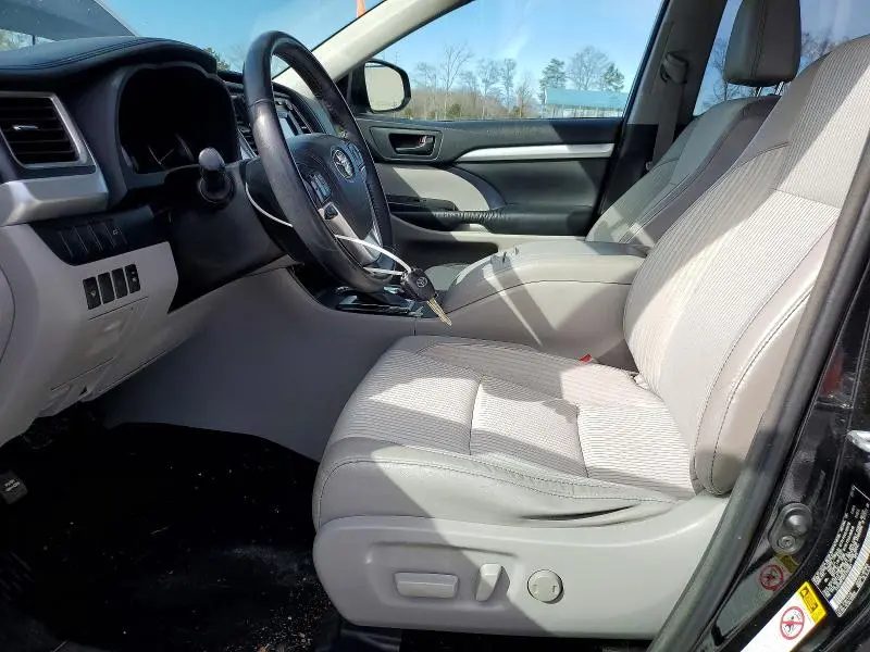 2015 TOYOTA HIGHLANDER LE  