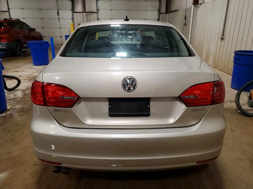 2012 VOLKSWAGEN JETTA SE  