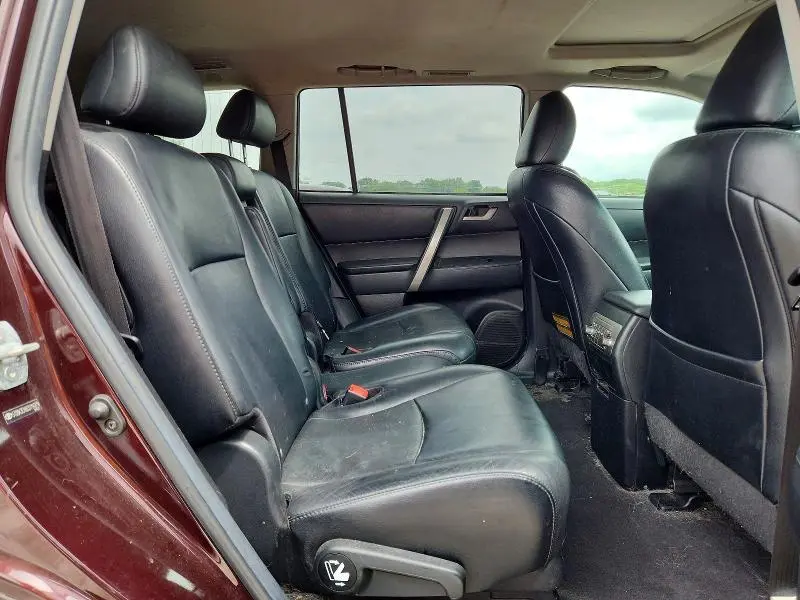 2012 TOYOTA HIGHLANDER SE  