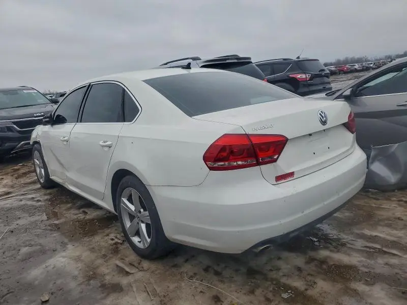 2013 VOLKSWAGEN PASSAT SE  