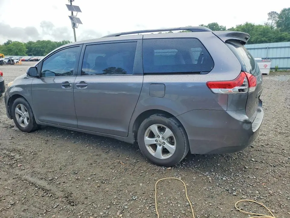 2012 TOYOTA SIENNA LE  
