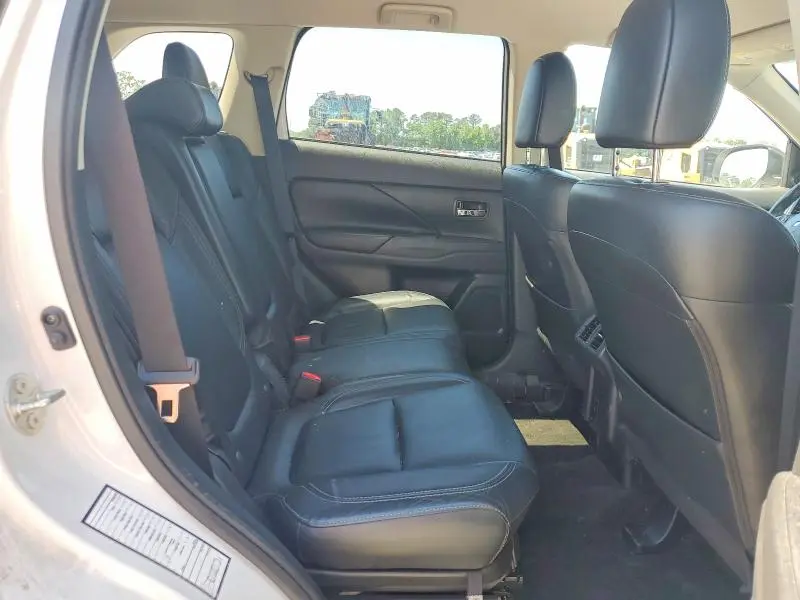 2020 MITSUBISHI OUTLANDER SE  
