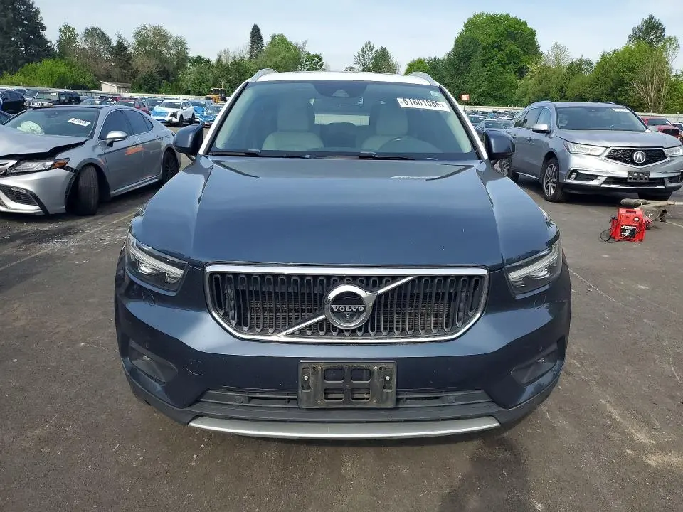2021 VOLVO XC40 T5 MOMENTUM  