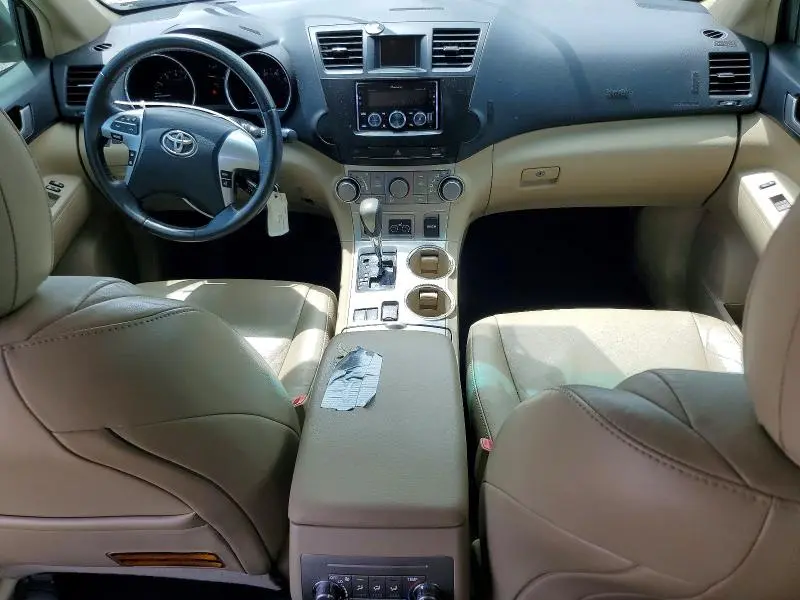 2012 TOYOTA HIGHLANDER SE  