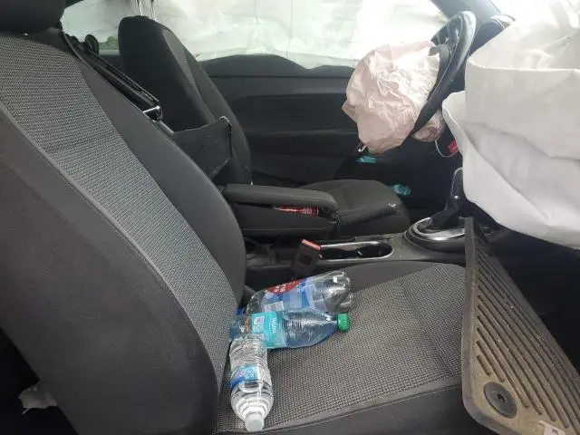 2018 VOLKSWAGEN BEETLE S  