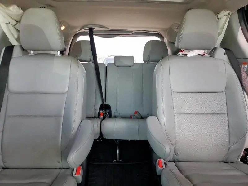 2015 TOYOTA SIENNA XLE  