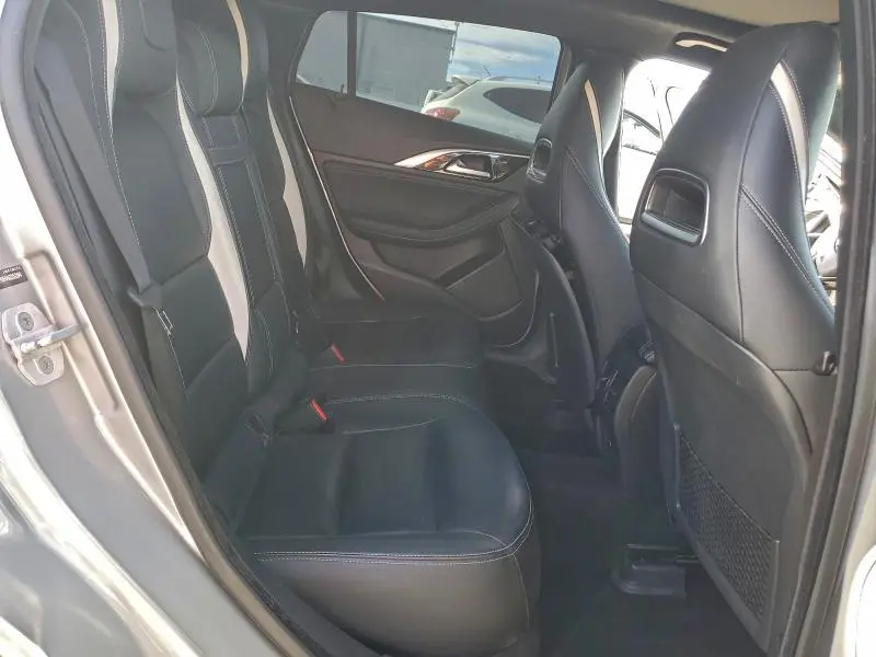 2017 INFINITI QX30 BASE  