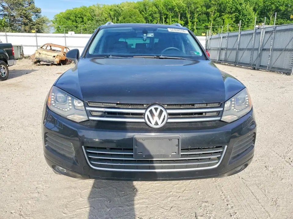 2011 VOLKSWAGEN TOUAREG V6  