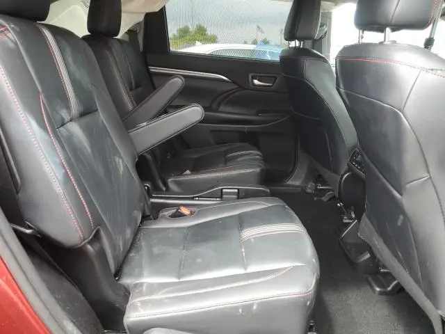 2019 TOYOTA HIGHLANDER SE  