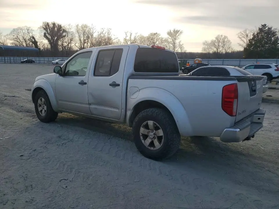 2013 NISSAN FRONTIER S  