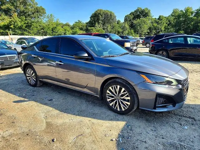 2025 NISSAN ALTIMA SV  