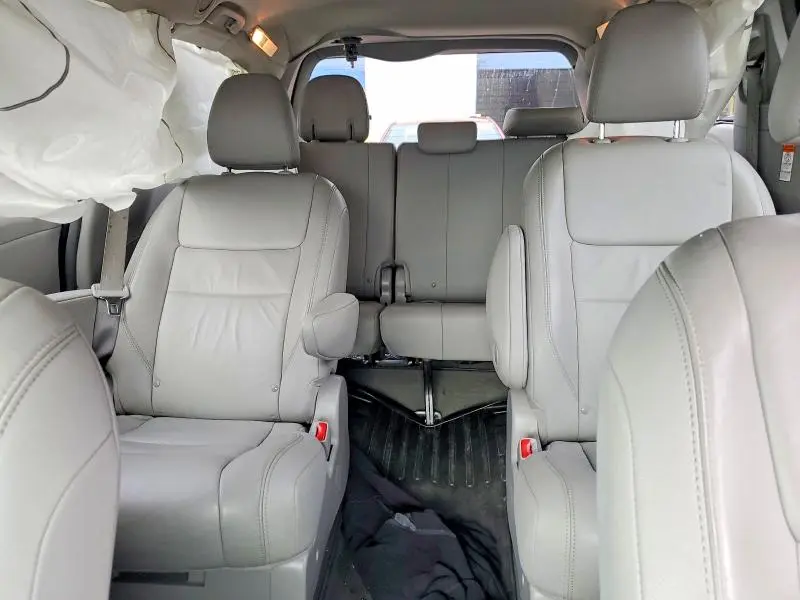 2018 TOYOTA SIENNA   