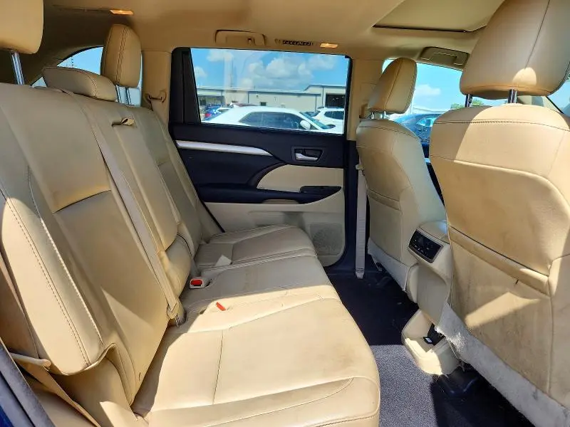 2016 TOYOTA HIGHLANDER XLE  
