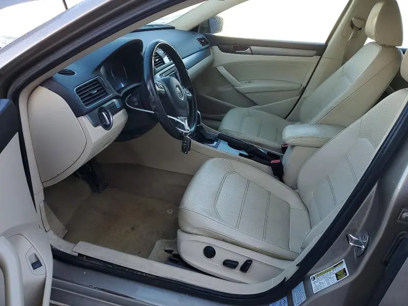 2015 VOLKSWAGEN PASSAT SE  