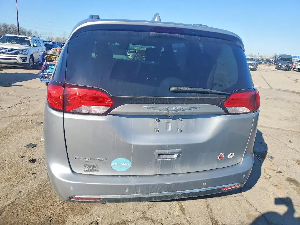 2017 CHRYSLER PACIFICA LIMITED  
