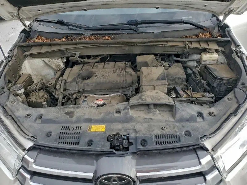 2017 TOYOTA HIGHLANDER LE  