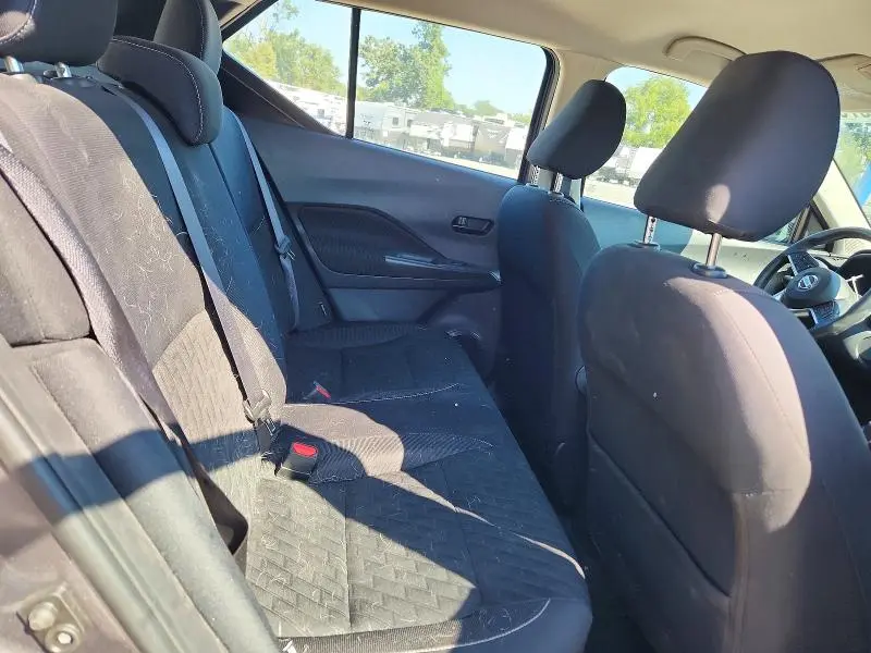 2021 NISSAN KICKS S  