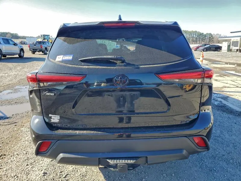2022 TOYOTA HIGHLANDER XLE  