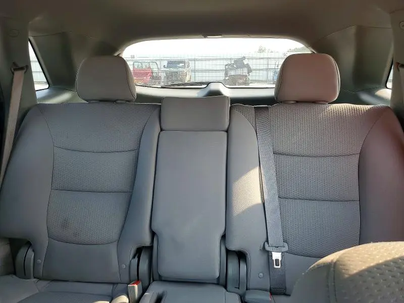 2011 KIA SORENTO LX  